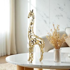 Décoration de table moderne en métal sculpté à la main, girafe de luxe finition or, idéale pour le salon, le bureau ou comme cadeau - Product Image 1