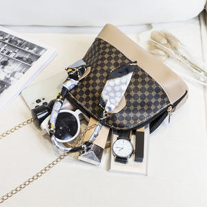 Bolso de Mano de Cuero de Lujo para Mujer, Elegante y Moderno, con Cadena, Diseño Floral, con Pañuelos Estampados - Product Image 3