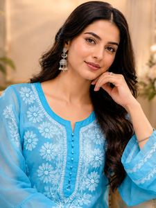 Kurti droit pour femme en Georgette bleu ciel de qualité supérieure, brodé Chikankari, tenue ethnique traditionnelle de Lucknow pour la vente en gros - Product Image 3