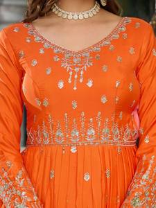 Robe Anarkali Orange Vibrante pour Femme, Tenue Ethnique Indienne Lourdement Brodé, Longue Robe avec Dupatta, Traditionnelle du Pakistan, Séchage Rapide pour l'Été - Product Image 2