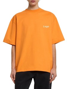 เสื้อยืดโอเวอร์ไซส์ผู้ชาย สีส้ม ผ้าฝ้าย แขนสั้น คอกลม ลำลอง สีพื้น พิมพ์ลายโลโก้ด้านหน้า - Product Image 1