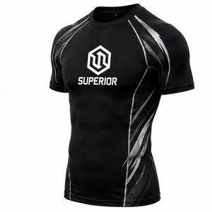 Camiseta de compresión transpirable con tecnología de tejido avanzada que absorbe eficientemente la humedad, garantizando una experiencia cómoda. - Product Image 5