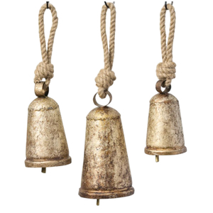 Clochettes de Noël rustiques en gros, clochettes de vache vintage en métal suspendues sur une corde de jute pour la décoration de la ferme, de l'arbre de Noël, des portes et de la maison - Product Image 6