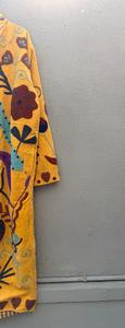 Veste matelassée en velours jaune Suzani, kimono brodé floral, ouverture sur le devant, vêtement d'extérieur pour femme, cadeau pour elle - Product Image 3
