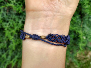 HARI OM CREATIONS สร้อยข้อมือมูนสโตนมาคราเม่ อัญมณีรูปไข่สีขาว เชือกสีน้ำเงินเข้ม ลูกปัดสีฟ้าคราม โบโฮ แฮนด์เมด เครื่องประดับเพื่อการบำบัด สำหรับทุกเพศ - Product Image 2