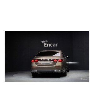 Mercedes-Benz E200 Avantgarde Classe E 2024 avec 35 771 km, conduite à gauche, boîte automatique, caméra de recul - Product Image 4