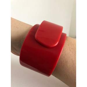 Brazaletes de Resina de Cristal de Diseño Moderno para un Estilo de Vida con Accesorios de Moda - Product Image 1