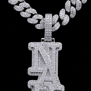 Colgante Personalizado de Lujo con Letra del Alfabeto, Chapado en Oro Blanco, con Incrustaciones de Moissanita de Corte Brillante, Estilo Hip Hop - Product Image 3