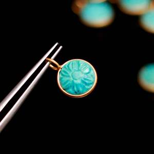 Pendentif Fleur Sculptée en Turquoise Bleue AAA, Plaqué Or Vermeil, Argent Sterling 925, Pierre Précieuse de Guérison en Turquoise, Bijou en Cristal - Product Image 1