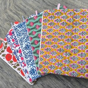 Quilted Floral Print <b>Laptop</b> Sleeve Protective Padded <b>Case</b> for <b>Laptops</b> Classic Style Textile Handheld Carry Bag - Product Image 3