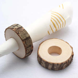 Anneau de serviette en bois fait main en forme de cœur, décoration de table rustique pour mariages, fêtes, dîners à domicile et événements spéciaux - Product Image 3
