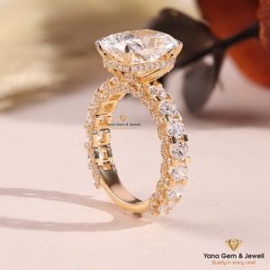 Anillo de Boda de Lujo con Corte Cojín y Halo Oculto, Diamante Cultivado en Laboratorio CVD de 4.00 Quilates, Color E, Claridad VVS2, Certificado IGI, Oro Sólido de 14K - Product Image 3