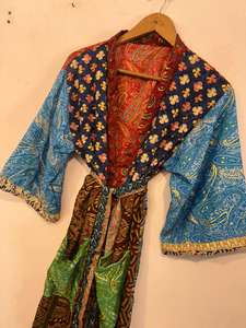 Cómoda y Ligera Chaqueta de Verano Estilo Hippie con Parches y Estampado Floral, Kimono Tipo Bata - Product Image 5