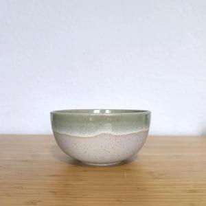 ชามเซรามิกทรงลึก ดีไซน์เรียบง่าย สีเขียวมะกอกเคลือบลายจุด ทนทาน ปลอดภัยสำหรับอาหาร เหมาะสำหรับการรับประทานอาหารในทุกวันในสไตล์โมเดิร์น - Product Image 5