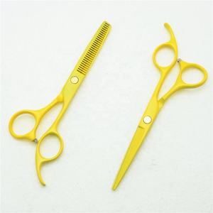Juego de Tijeras de Peluquería con Recubrimiento de Polvo Amarillo, Cuchillas Afiladas de Acero Inoxidable, Tijeras para Cortar y Entresacar Cabello - Product Image 1
