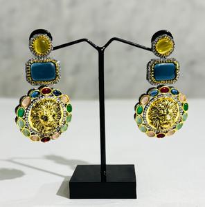 Boucles d'oreilles pendantes de luxe Sabyasachi, multicolores, bleu royal et vert, avec pierres précieuses, dorées, pour mariée, mariage, fête, bijoux de mode - Product Image 2