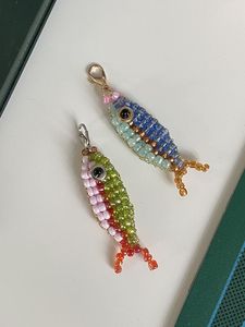 Porte-clés brodé à la main coloré avec motifs floraux artistiques et de magnifiques perles - Product Image 3