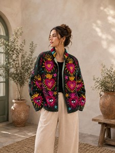 Chaqueta Boho de Terciopelo Verde Oscuro con Bordado de Corazón Suzani, Inspirada en el Estilo Uzbeko, Hecha a Mano, Abrigo Bohemio - Product Image 1