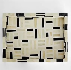 Accessoires de luxe pour la maison et projets de décoration intérieure : Plateau décoratif artisanal en os incrusté pour un style de vie haut de gamme - Product Image 6