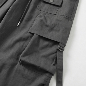 Pantalon cargo gris avec bretelles |   Pantalon cargo à jambes larges et multi-poches |   Pantalons streetwear surdimensionnés |   Fabricant OEM personnalisé - Product Image 5