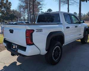 Prêt à être expédié : Toyota Tacoma 4x4 TRD Off-Road Hybride FWD Pick-up 2025 avec garantie de 3 ans, disponible à la vente - Product Image 4