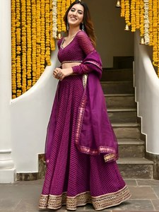Ensemble Lehenga Choli en Georgette Violette avec Imprimé Leheriya et Bordure Zari, Semi-Couture, Tenue Ethnique pour Mariage et Fêtes - Product Image 4