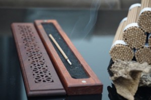 Incienso de Agarwood 100% Orgánico en Polvo, Natural, Sin Bambú, GMEX, Hecho en Vietnam, Hanói, Uso Religioso, Para Todas las Estaciones, en Caja - Product Image 6