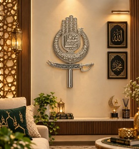 Sculpture murale artisanale en argent de la main de Hamsa avec croissant et épée, décoration artistique religieuse traditionnelle pour la maison et le bureau - Product Image 1