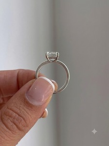 Anillo de compromiso clásico solitario con diamante de corte esmeralda cultivado en laboratorio para mujer, chapado en oro, de Shivay Star Diamond - Product Image 3