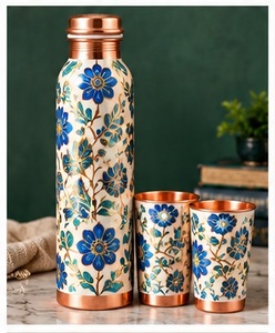 Designer Pfauenfeder Kupfer-Wasserflaschen-Set mit 2 Bechern und Kupferdeckel Tragbar - Product Image 6