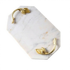 Plateau en marbre avec poignée feuille d'or 2025 - Product Image 1