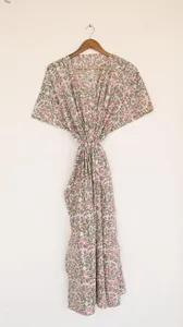 Vestido Kaftan Maxi Boho Chic Rosa con Estampado Floral Hecho a Mano, Cuello en V, Corte Holgado, Algodón, Casual, para Vacaciones y Playa - Product Image 2