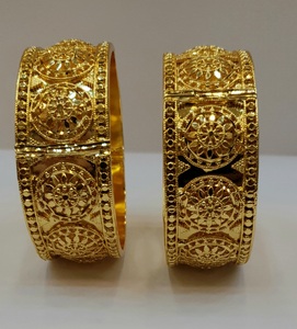 Bracelets manchette SARA pour femme en laiton plaqué or 24 carats, motif floral ethnique, avec sertissage à ouverture, pour bijoux de mariage - Product Image 1