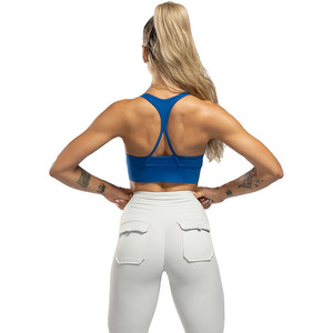 Sujetador deportivo acolchado transpirable para mujer con diseño de logo personalizado, soporte medio, espalda cruzada, 100% nailon, tipo top de yoga - Product Image 2