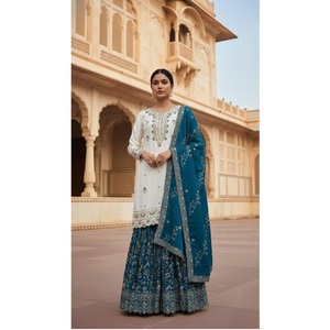 Ensemble Sharara en Soie Chinon de Qualité Supérieure pour Femmes avec Broderies Elaborées, Collection de Tenues de Soirée Disponible à la Vente - Product Image 5