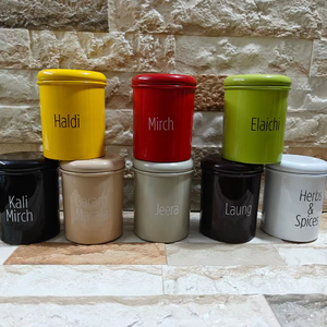 ชุดกล่องใส่เครื่องเทศโลหะหลากสี พร้อมชื่อพิมพ์ ฝาปิดสุญญากาศ ชุดจัดระเบียบสมุนไพรและเครื่องเทศ ชุด 8 ชิ้น - Product Image 1