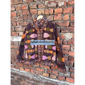 Chaqueta Artesanal Corta de Terciopelo Suzani con Bordado de Peces para Mujer, con Dos Bolsillos Laterales, Estilo Boho Chic, Venta al Por Mayor - Product Image 5