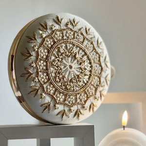 Pochette de soirée brodée de créateur, élégante et abordable, faite à la main pour femmes, idéale pour mariages, fêtes et festivals - Product Image 3