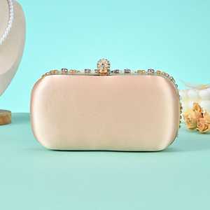 Pochette brodée à la main, prix de gros, élégante pochette pour femmes pour mariage, fête et occasions spéciales - Product Image 3