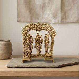 Lampe à huile religieuse en laiton plaqué or de qualité supérieure avec trois divinités (Ram, Lakshman, Sita) – Artisanat de moulage pour décoration intérieure - Product Image 4