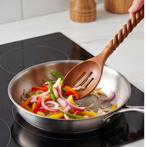 Ensemble de service à salade en bois poli à la main avec poignée torsadée, design minimaliste, ustensiles en bois réutilisables pour la cuisine et la salle à manger - Product Image 6
