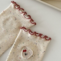 Chaussettes en coton à pois colorés et bordure volantée pour femmes, broderie animale de dessin animé, vente en gros d'usine, haute qualité