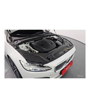 Volvo S90 B5 Ultimate 2023 con Volante a la Izquierda, Caja de Cambios Automática, Asientos de Cuero, Cámara Trasera - 13,537 km - Product Image 6