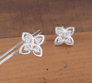 Boucles d'oreilles clous en argent plaqué CZ, base en argent sterling 925, zircone cubique, bijoux étincelants pour femmes, fournisseur en gros - Product Image 4