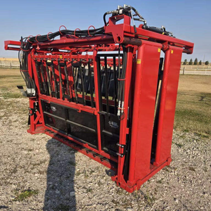 Chute hydraulique pour bétail Legacy, équipement d'élevage en parfait état, très abordable et idéal pour la manipulation des animaux. - Product Image 4