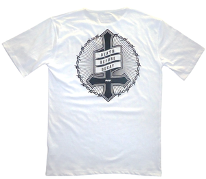 Camiseta Blanca de Manga Corta para Hombre con Diseño de Cruz 'Death Before Decay' en la Espalda, Estilo Urbano, Corte Regular, Jersey de Algodón - Product Image 1
