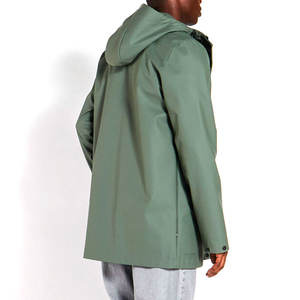 Veste imperméable en PU vert sauge avec logo personnalisé pour homme, coupe-vent à capuche, veste softshell, vêtements de pluie tendance pour l'extérieur, vente en gros - Product Image 4