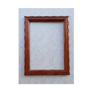 Cadre de miroir mural en bois ébauché, ajoutant une touche douce et chaleureuse aux arrangements décoratifs modernes - Product Image 1