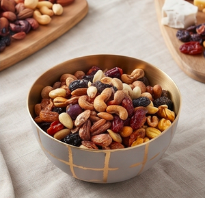 Bol à fruits secs en métal doré au design élégant, idéal pour les fruits, les salades, la décoration de table et l'utilisation en restaurant - Product Image 6