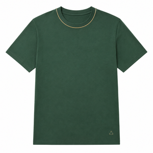 Camiseta Verde Bosque al por Mayor con Cuello Redondo, Ribete Dorado en Contraste y Detalle Geométrico Minimalista, Ropa Casual Personalizada para Hombre - Product Image 1
